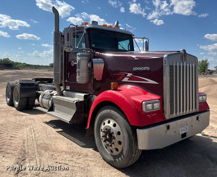 image for item DN3265 2011 Kenworth W900 semi truck