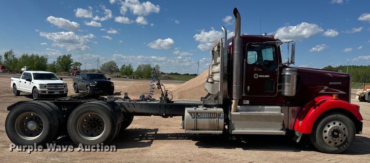 image for item DN3265 2011 Kenworth W900 semi truck