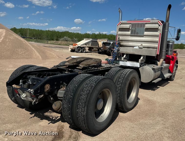 image for item DN3265 2011 Kenworth W900 semi truck