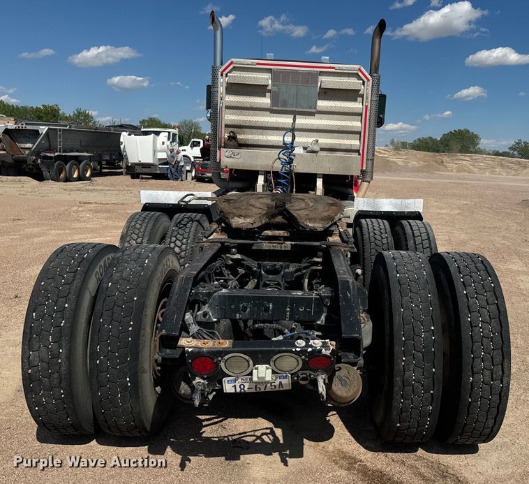 image for item DN3265 2011 Kenworth W900 semi truck