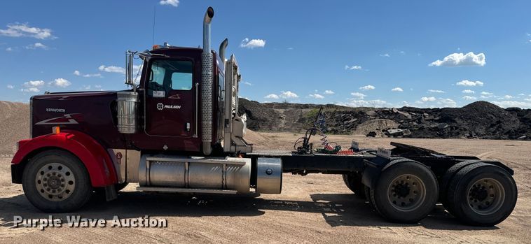 image for item DN3265 2011 Kenworth W900 semi truck