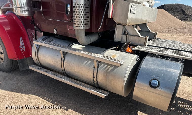 image for item DN3265 2011 Kenworth W900 semi truck