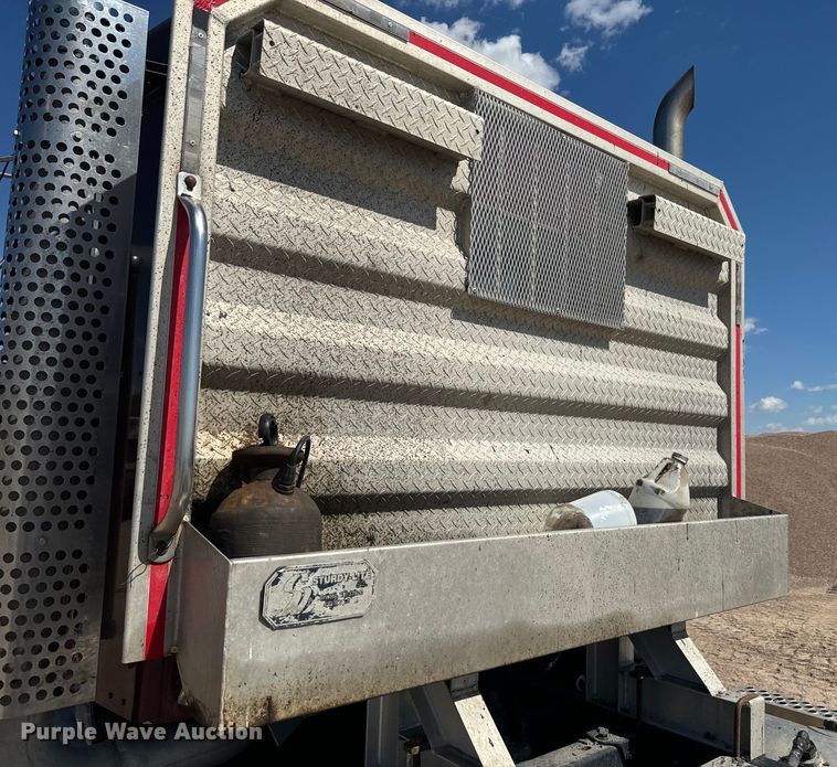 image for item DN3265 2011 Kenworth W900 semi truck