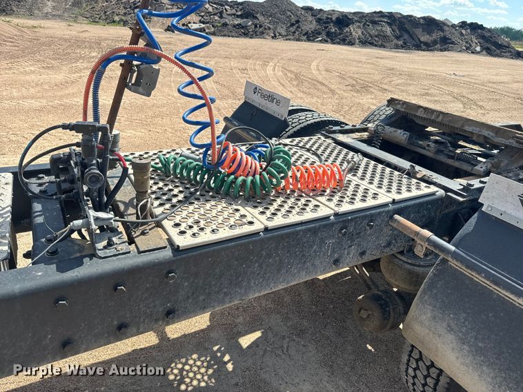 image for item DN3265 2011 Kenworth W900 semi truck