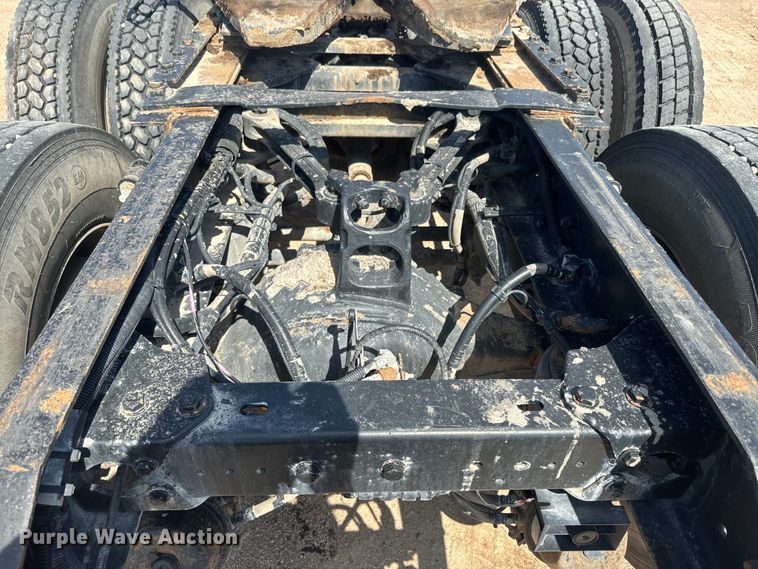 image for item DN3265 2011 Kenworth W900 semi truck