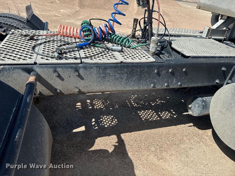 image for item DN3265 2011 Kenworth W900 semi truck