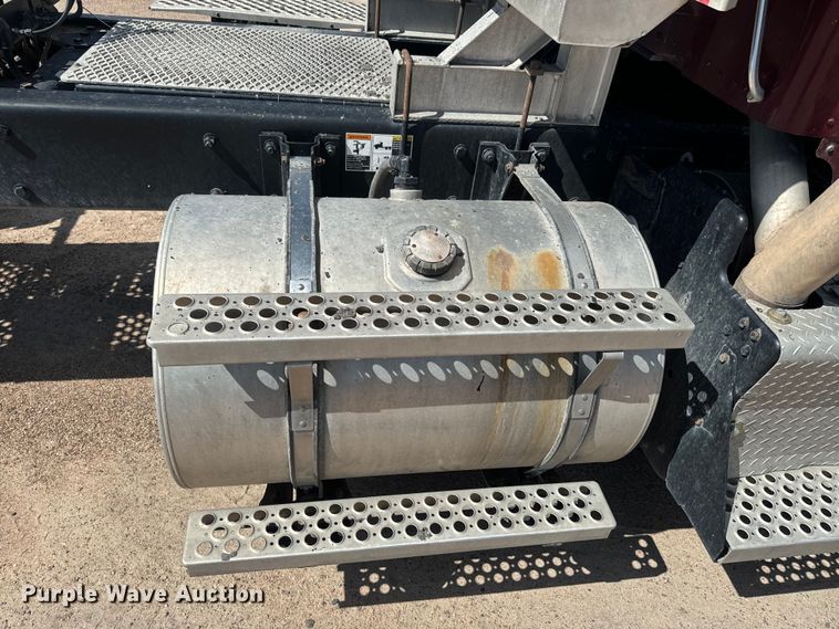 image for item DN3265 2011 Kenworth W900 semi truck