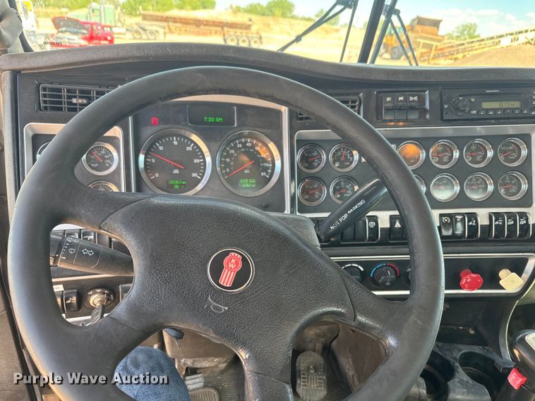 image for item DN3265 2011 Kenworth W900 semi truck