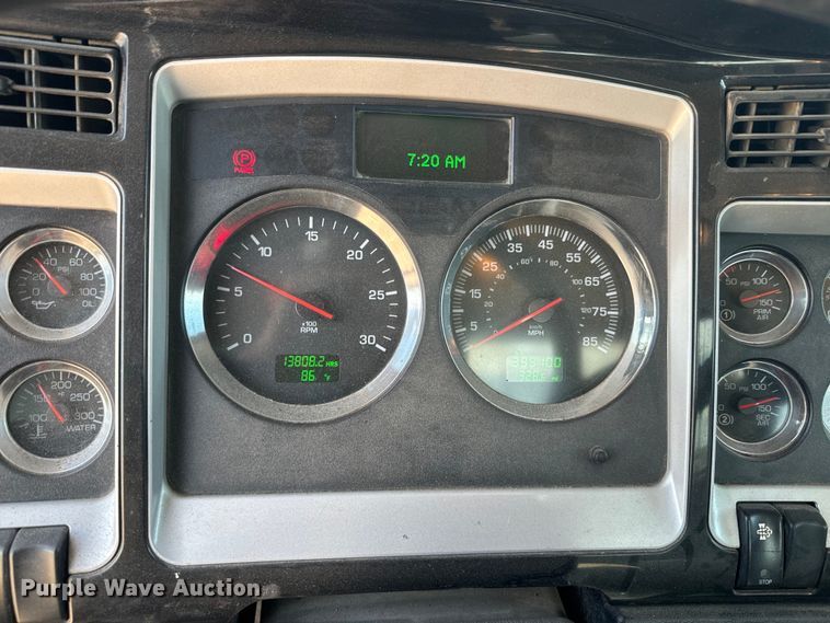 image for item DN3265 2011 Kenworth W900 semi truck