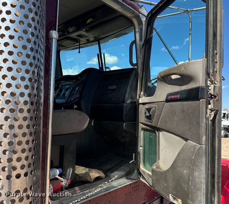 image for item DN3265 2011 Kenworth W900 semi truck