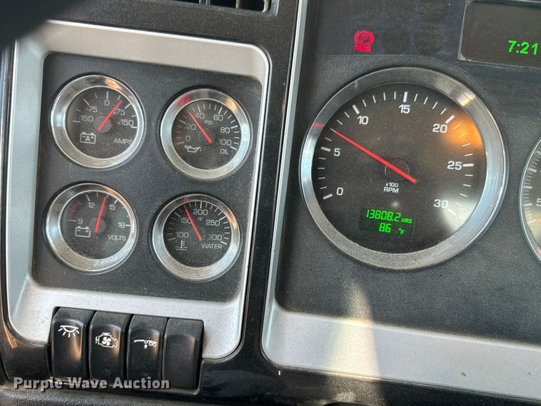 image for item DN3265 2011 Kenworth W900 semi truck