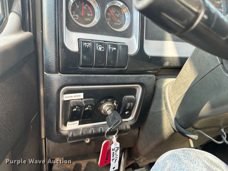 image for item DN3265 2011 Kenworth W900 semi truck