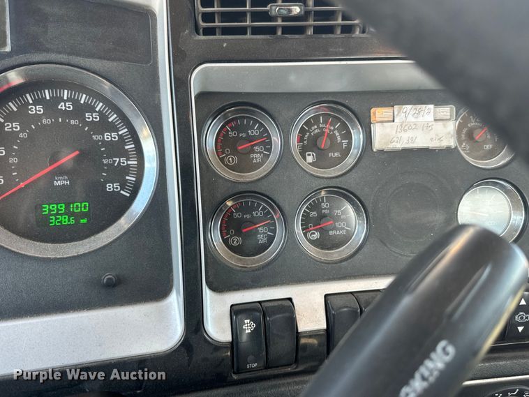 image for item DN3265 2011 Kenworth W900 semi truck