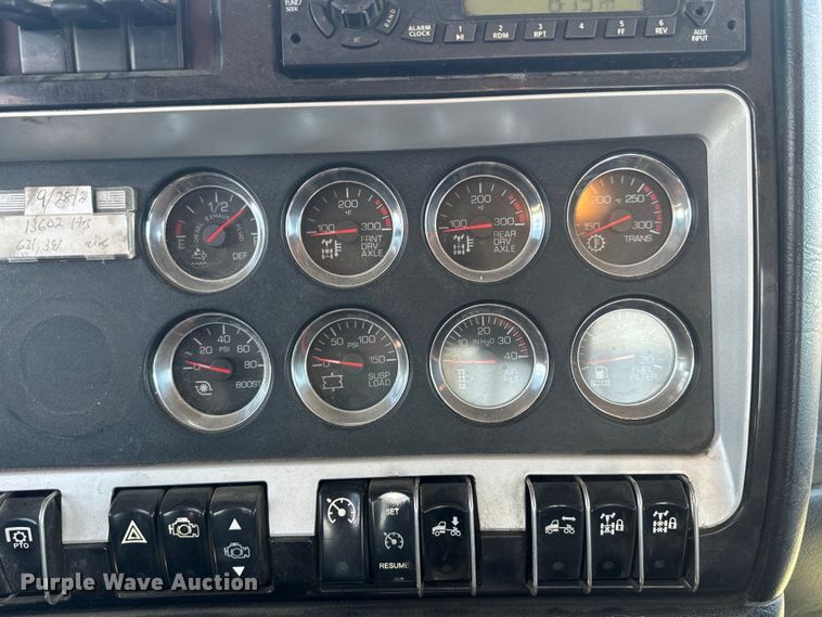 image for item DN3265 2011 Kenworth W900 semi truck