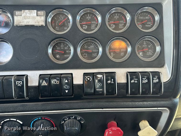 image for item DN3265 2011 Kenworth W900 semi truck