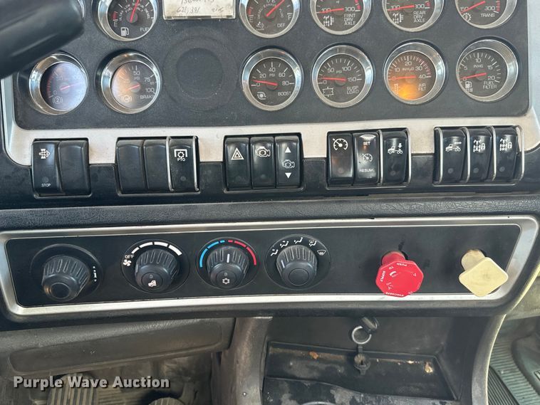 image for item DN3265 2011 Kenworth W900 semi truck