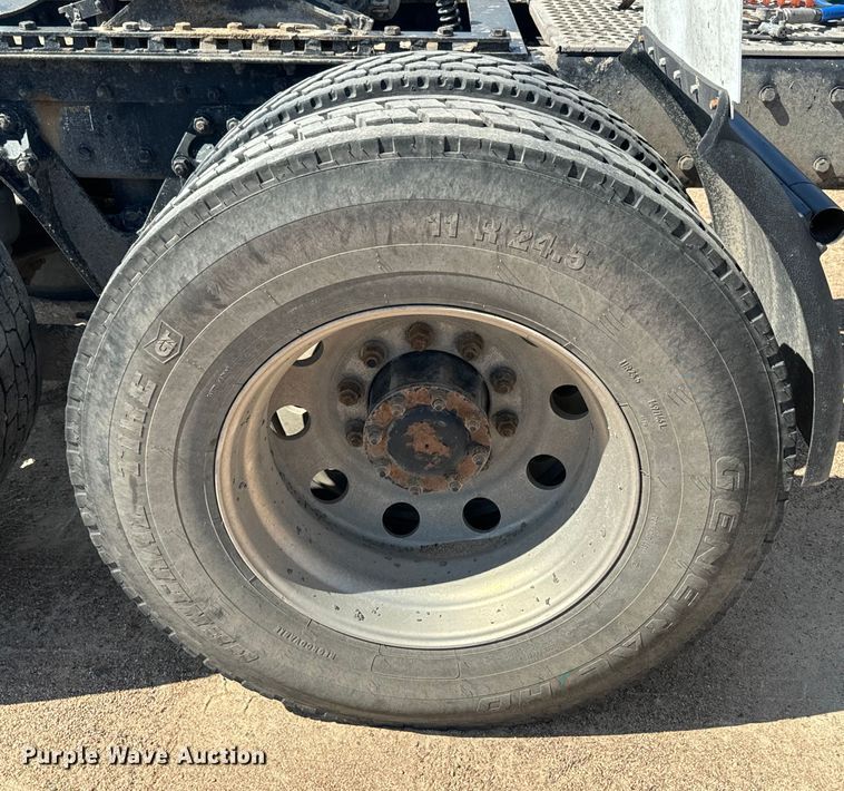 image for item DN3265 2011 Kenworth W900 semi truck