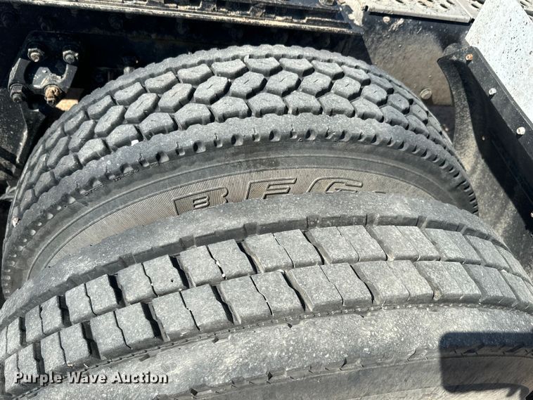 image for item DN3265 2011 Kenworth W900 semi truck