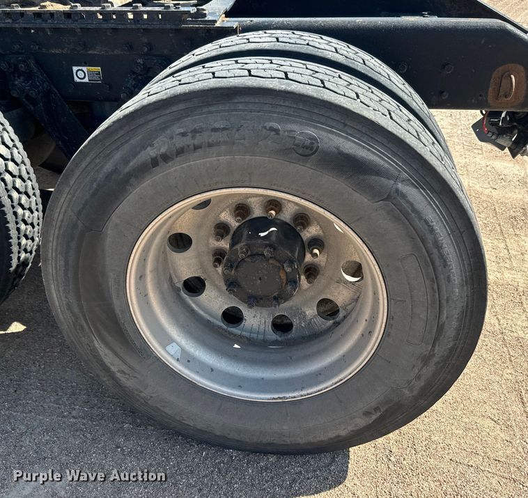 image for item DN3265 2011 Kenworth W900 semi truck