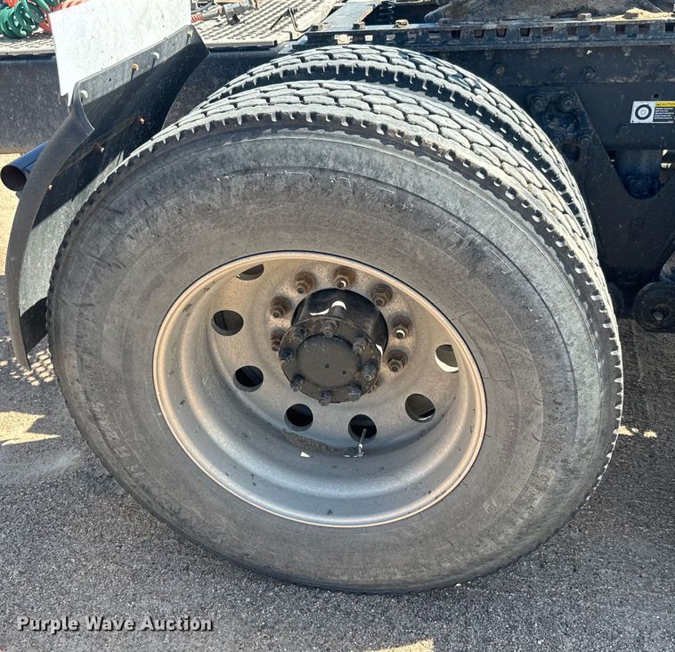 image for item DN3265 2011 Kenworth W900 semi truck