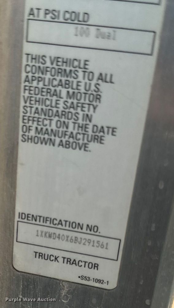 image for item DN3265 2011 Kenworth W900 semi truck