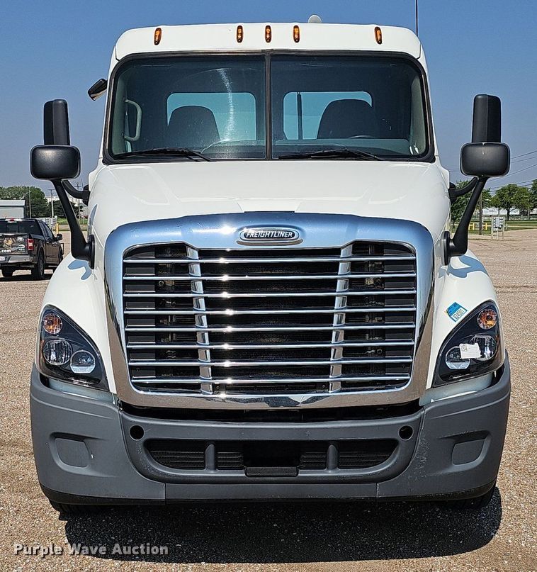 image for item DP0913 2016 Freightliner Cascadia 125 semi truck