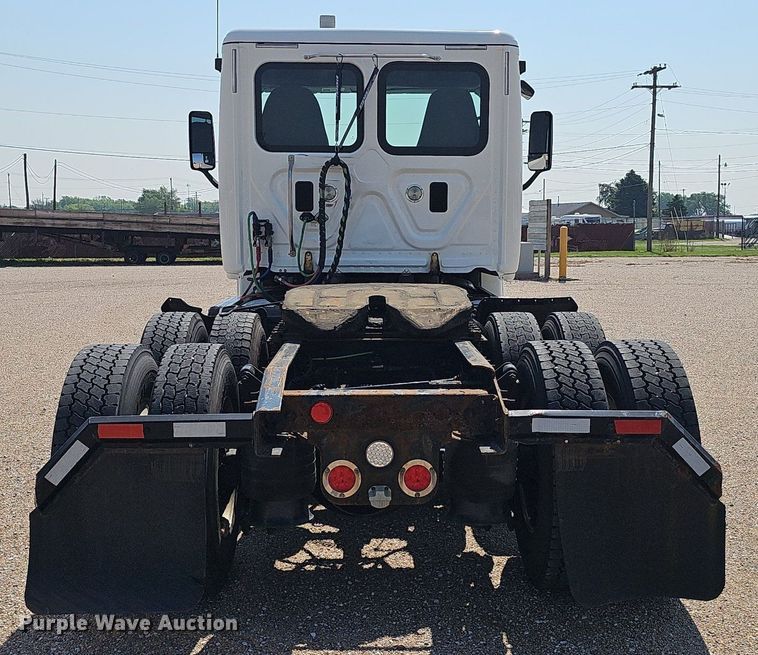 image for item DP0913 2016 Freightliner Cascadia 125 semi truck