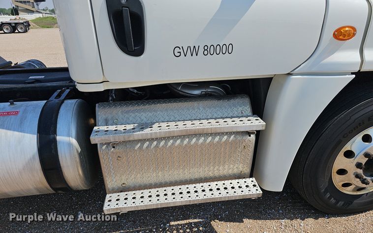 image for item DP0913 2016 Freightliner Cascadia 125 semi truck