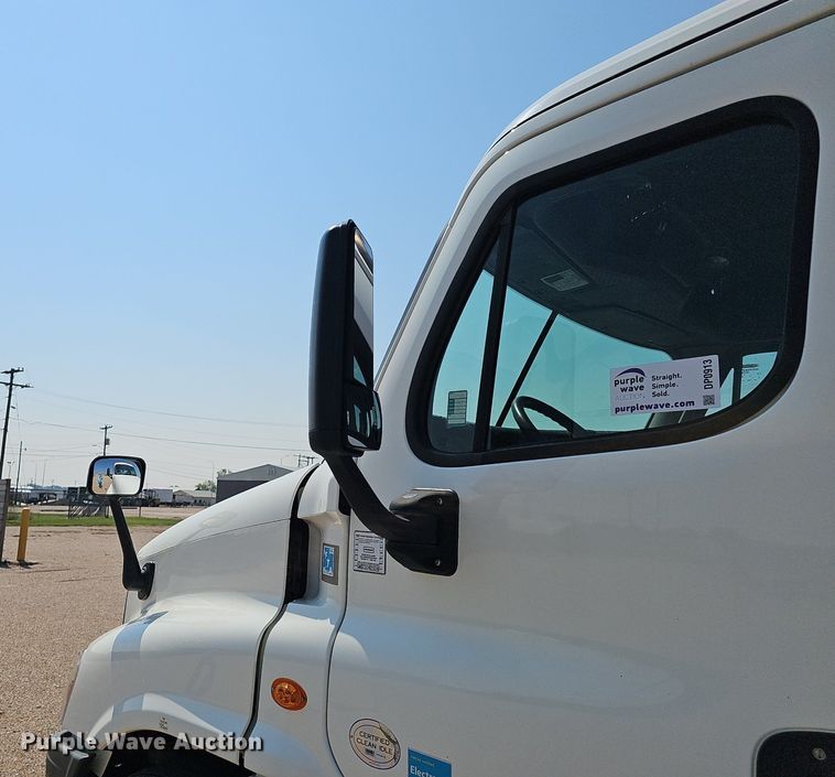 image for item DP0913 2016 Freightliner Cascadia 125 semi truck