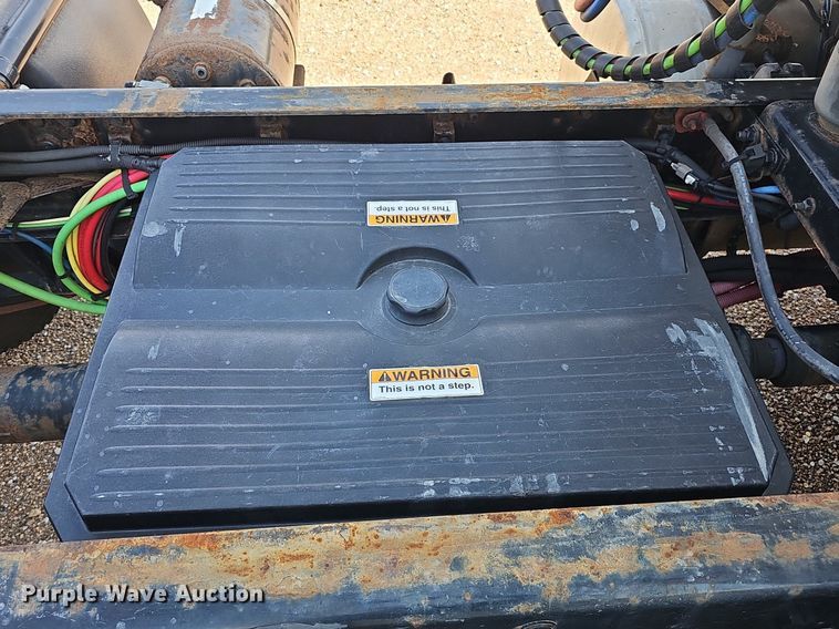 image for item DP0913 2016 Freightliner Cascadia 125 semi truck