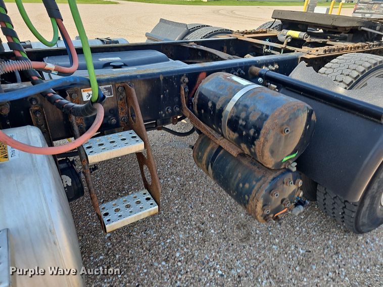 image for item DP0913 2016 Freightliner Cascadia 125 semi truck