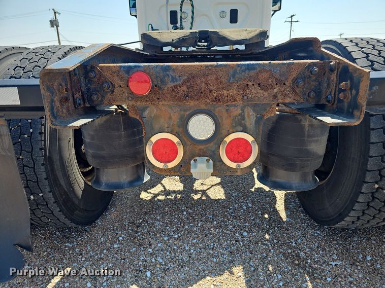 image for item DP0913 2016 Freightliner Cascadia 125 semi truck