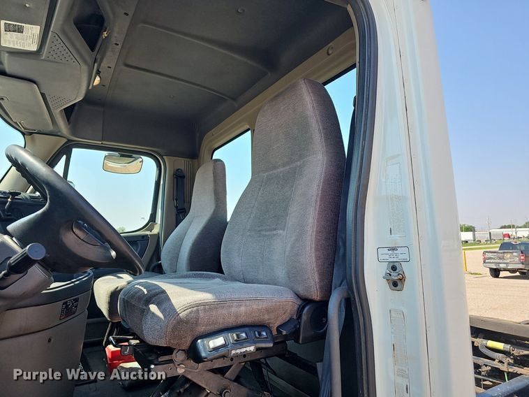 image for item DP0913 2016 Freightliner Cascadia 125 semi truck