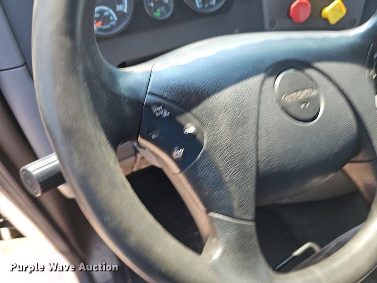 image for item DP0913 2016 Freightliner Cascadia 125 semi truck