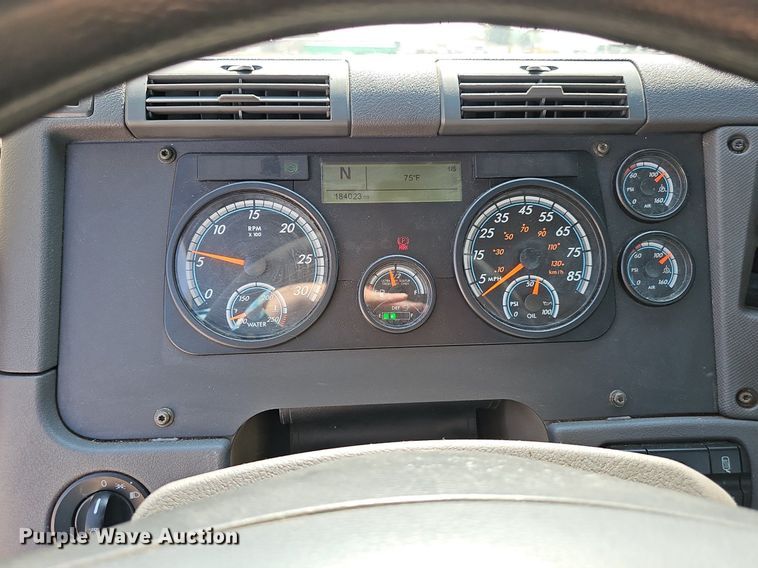 image for item DP0913 2016 Freightliner Cascadia 125 semi truck