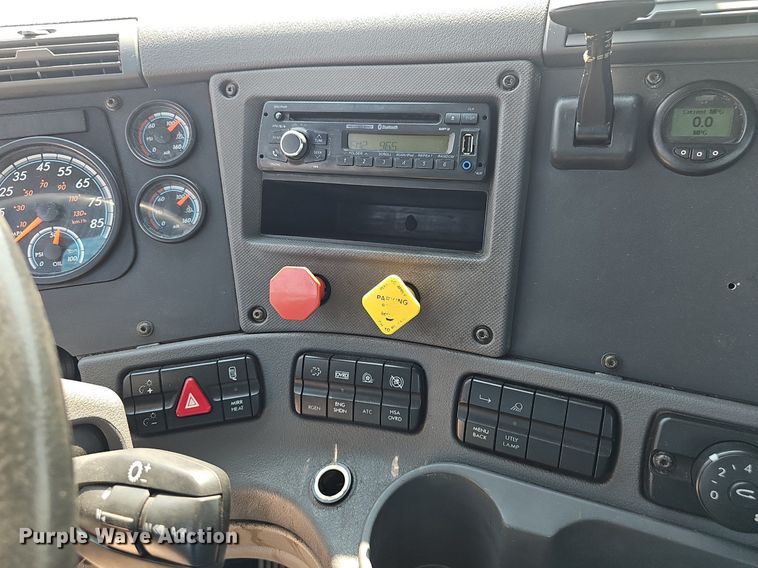 image for item DP0913 2016 Freightliner Cascadia 125 semi truck