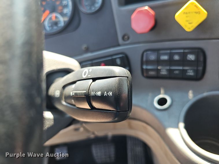 image for item DP0913 2016 Freightliner Cascadia 125 semi truck