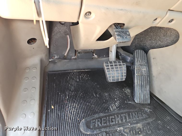 image for item DP0913 2016 Freightliner Cascadia 125 semi truck