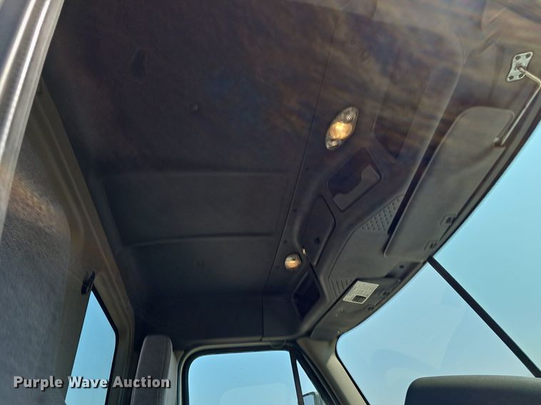 image for item DP0913 2016 Freightliner Cascadia 125 semi truck