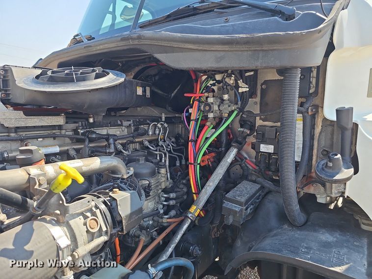 image for item DP0913 2016 Freightliner Cascadia 125 semi truck