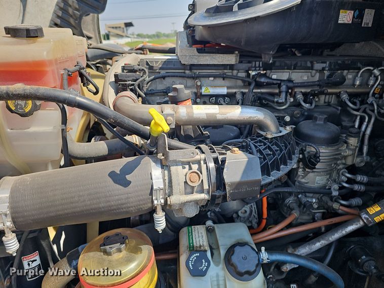 image for item DP0913 2016 Freightliner Cascadia 125 semi truck