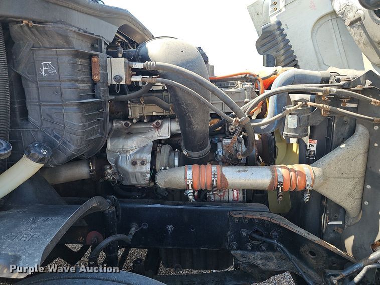 image for item DP0913 2016 Freightliner Cascadia 125 semi truck