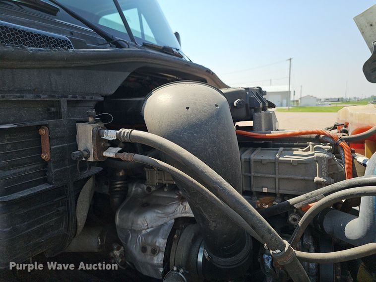 image for item DP0913 2016 Freightliner Cascadia 125 semi truck