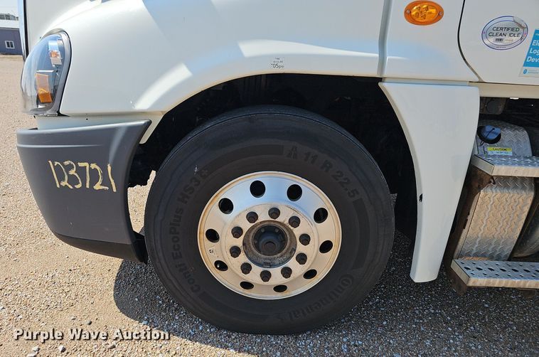 image for item DP0913 2016 Freightliner Cascadia 125 semi truck