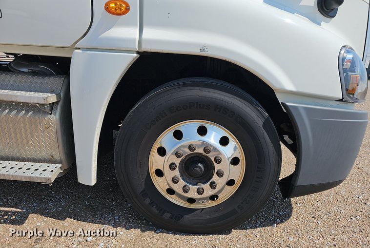 image for item DP0913 2016 Freightliner Cascadia 125 semi truck