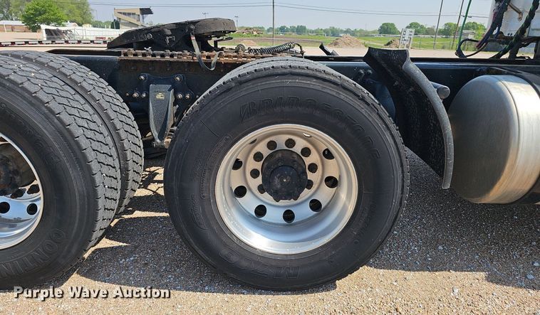 image for item DP0913 2016 Freightliner Cascadia 125 semi truck