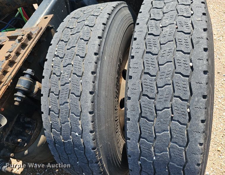 image for item DP0913 2016 Freightliner Cascadia 125 semi truck