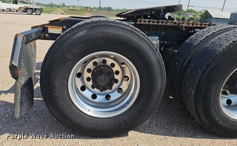 image for item DP0913 2016 Freightliner Cascadia 125 semi truck