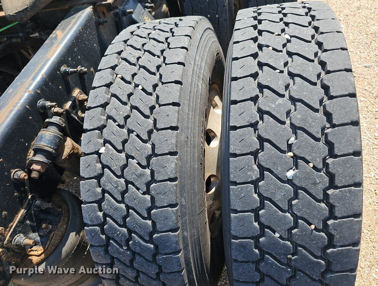 image for item DP0913 2016 Freightliner Cascadia 125 semi truck