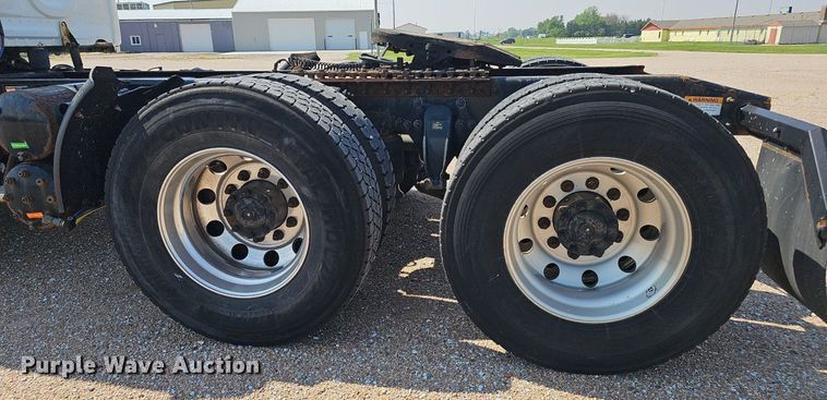 image for item DP0913 2016 Freightliner Cascadia 125 semi truck